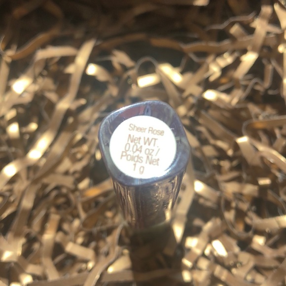 PIXI BY PETRA LipLift Max Glossy Lip in Sheer Rose - Picture 4 of 8